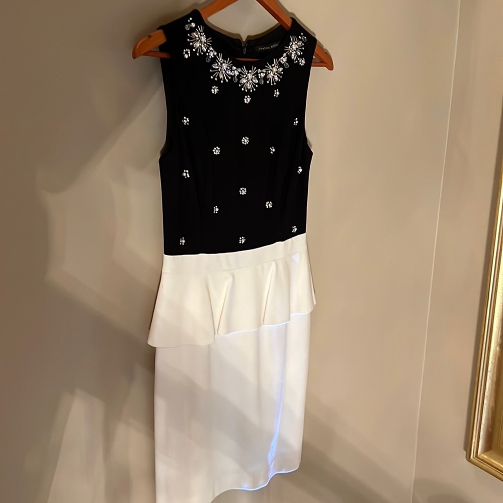 BLACK AND WHITE CYNTHIA STEFFE DRESS.